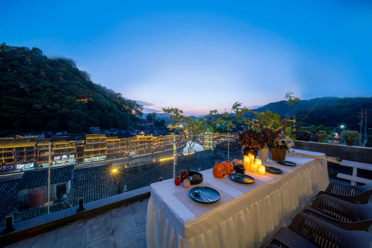 Phoenix Best River View B&B Fenghuang Extérieur photo
