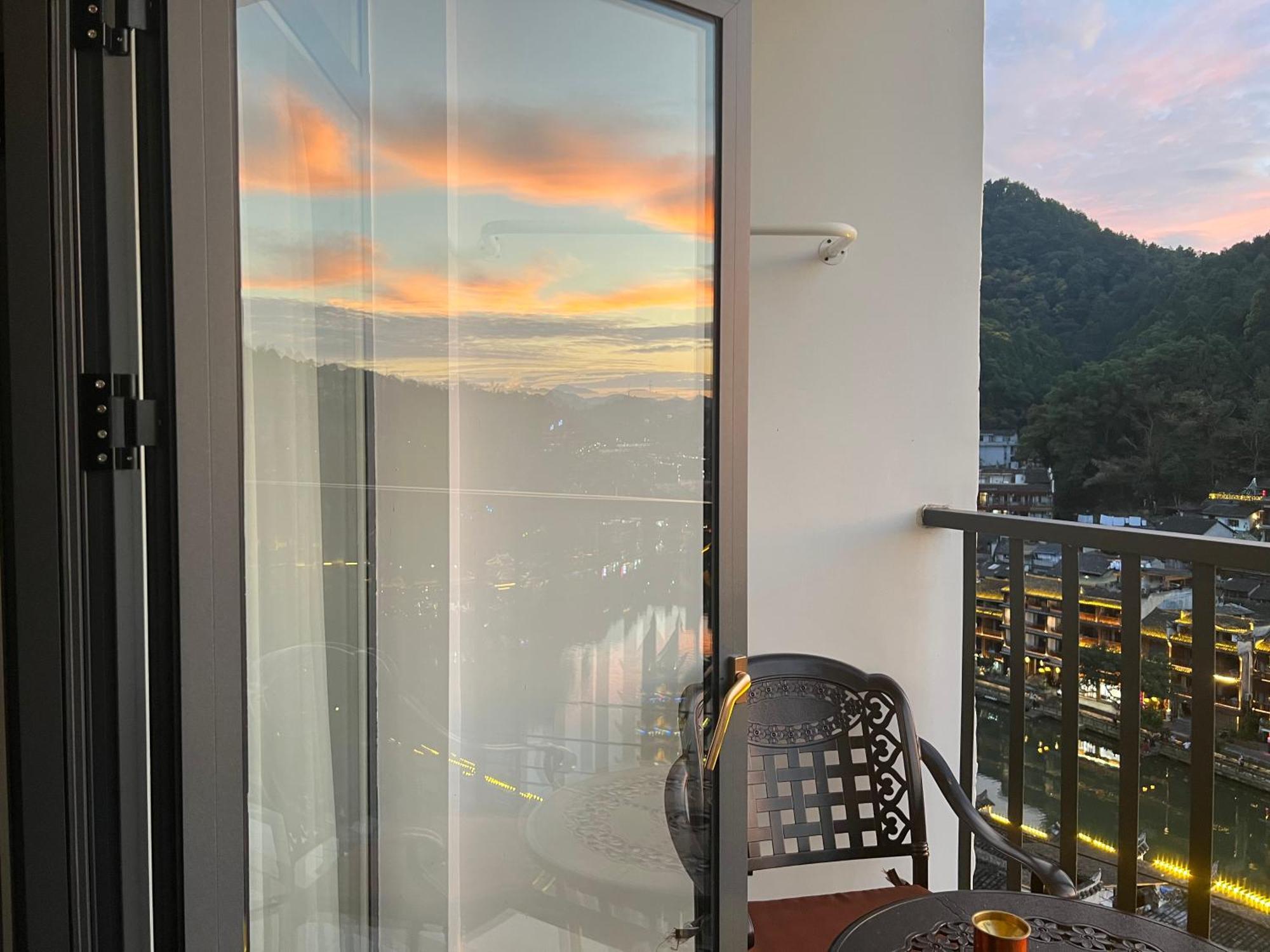 Phoenix Best River View B&B Fenghuang Extérieur photo