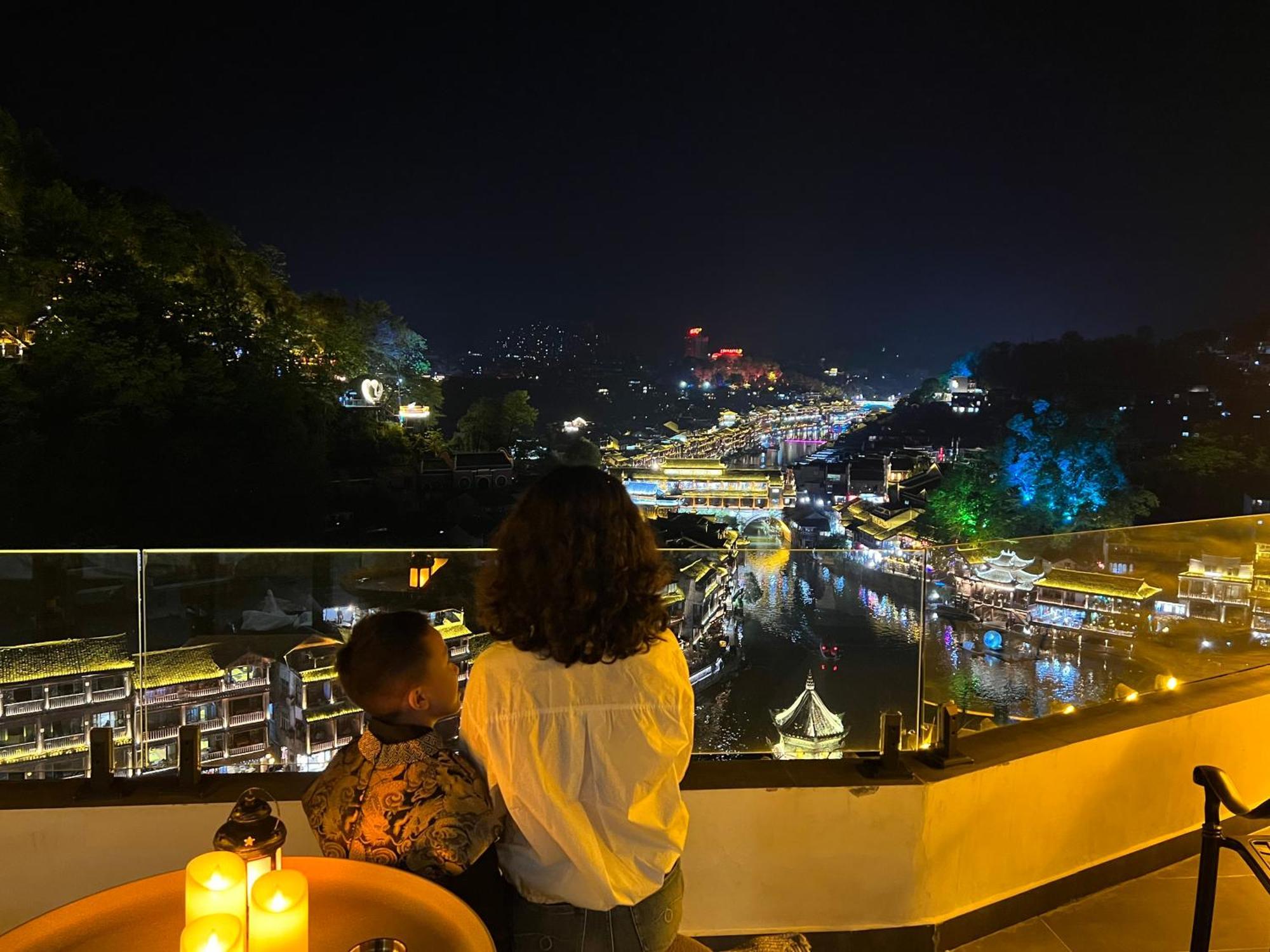 Phoenix Best River View B&B Fenghuang Extérieur photo