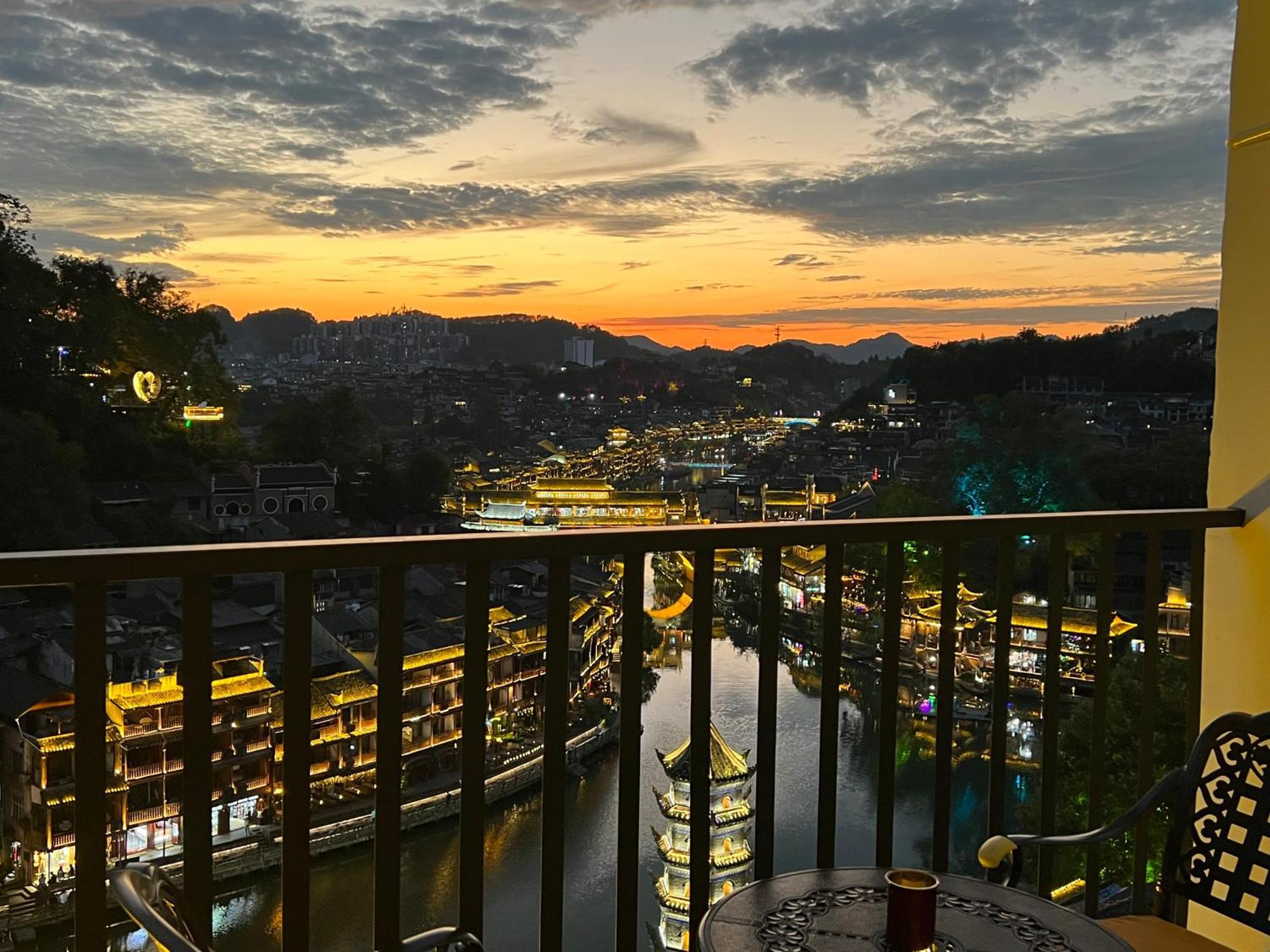 Phoenix Best River View B&B Fenghuang Extérieur photo