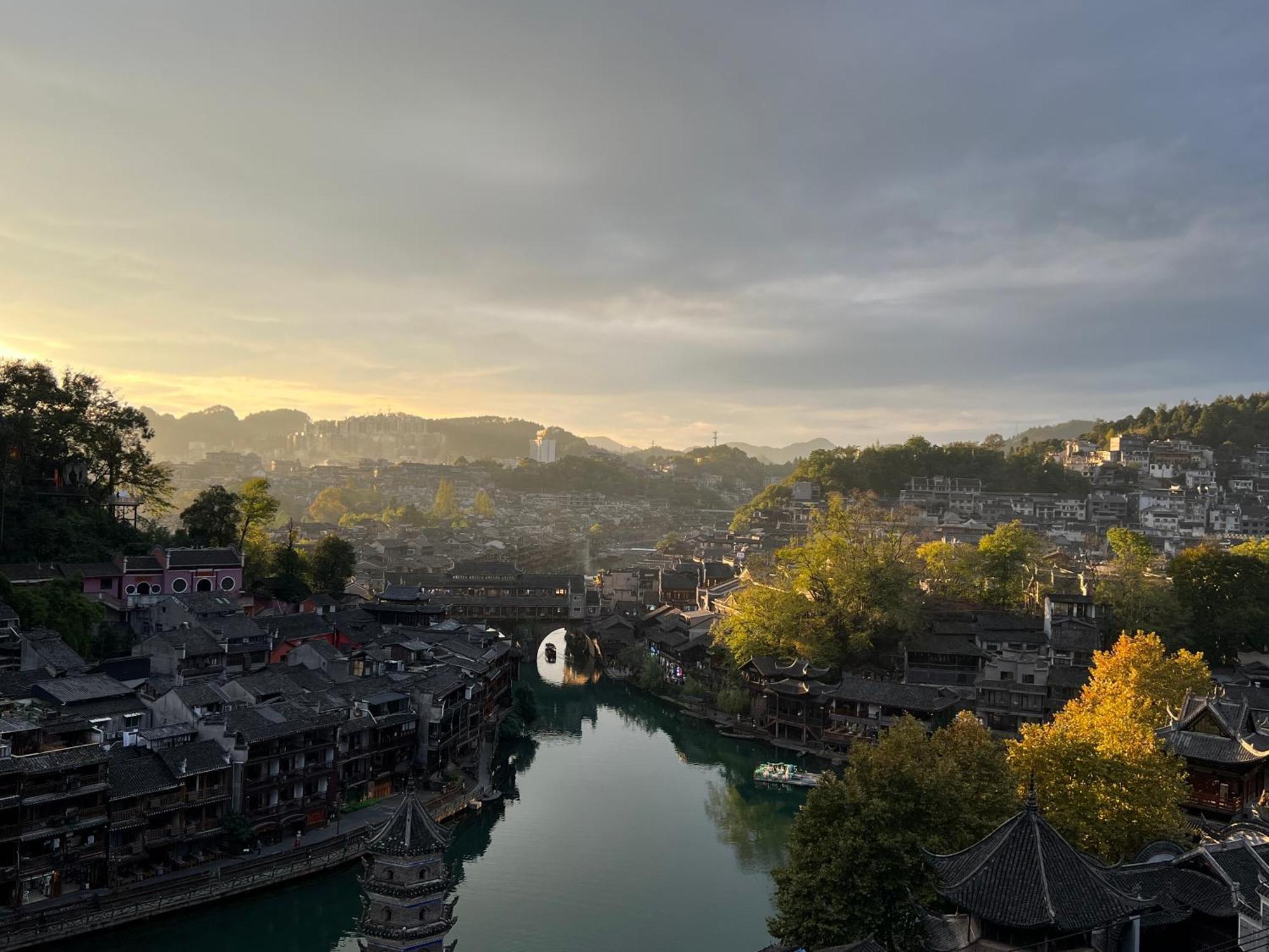 Phoenix Best River View B&B Fenghuang Extérieur photo