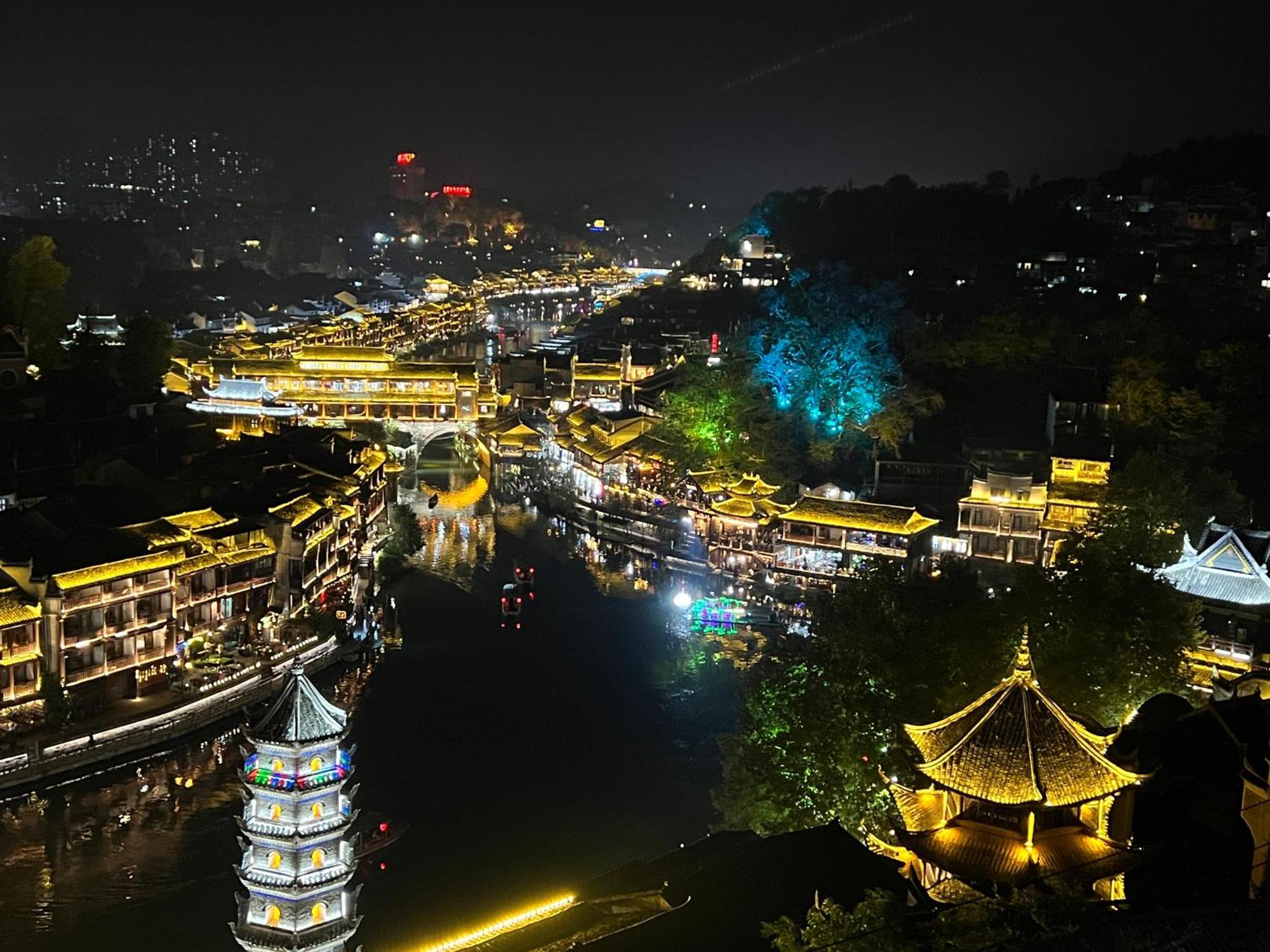Phoenix Best River View B&B Fenghuang Extérieur photo
