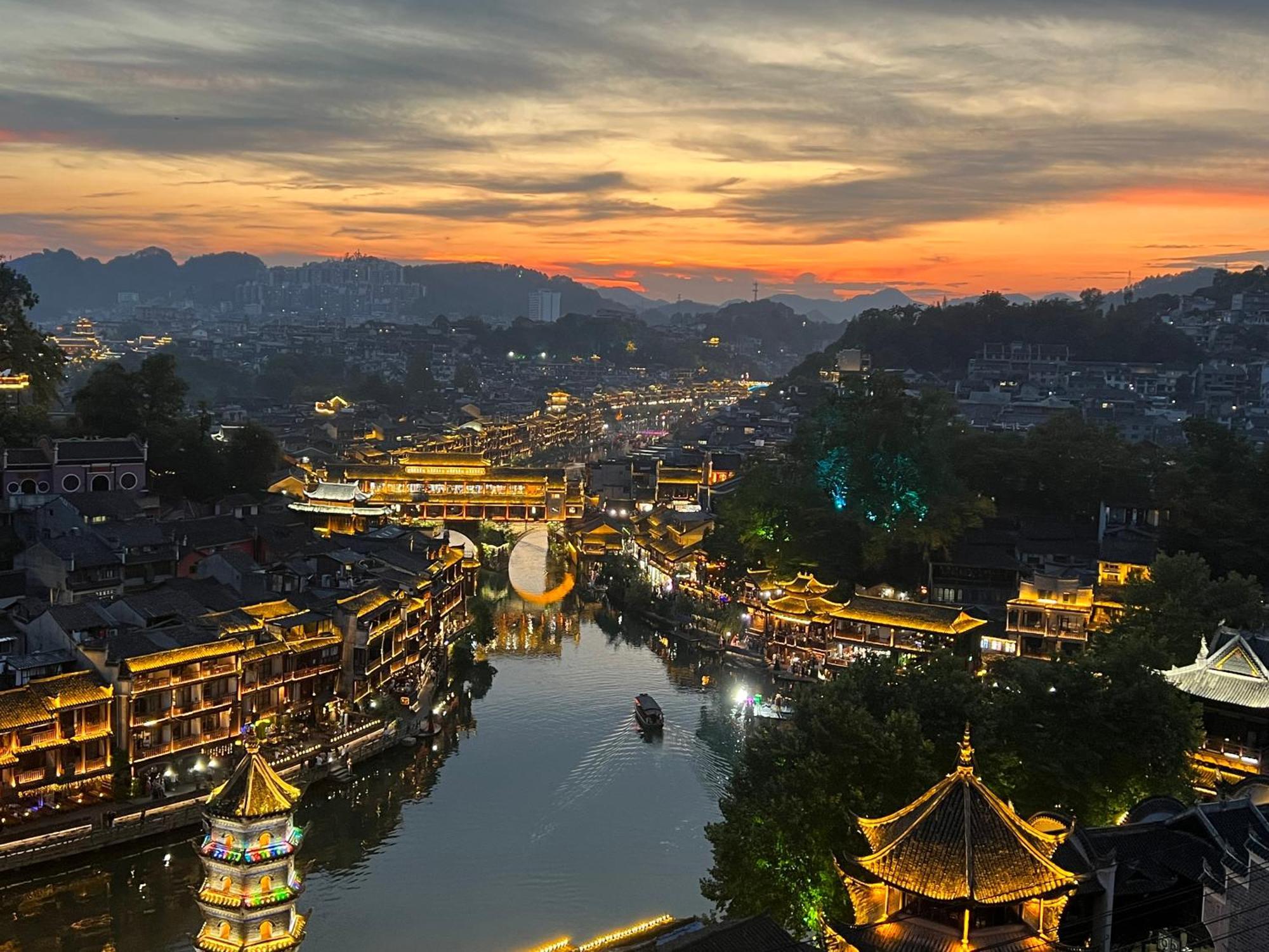 Phoenix Best River View B&B Fenghuang Extérieur photo