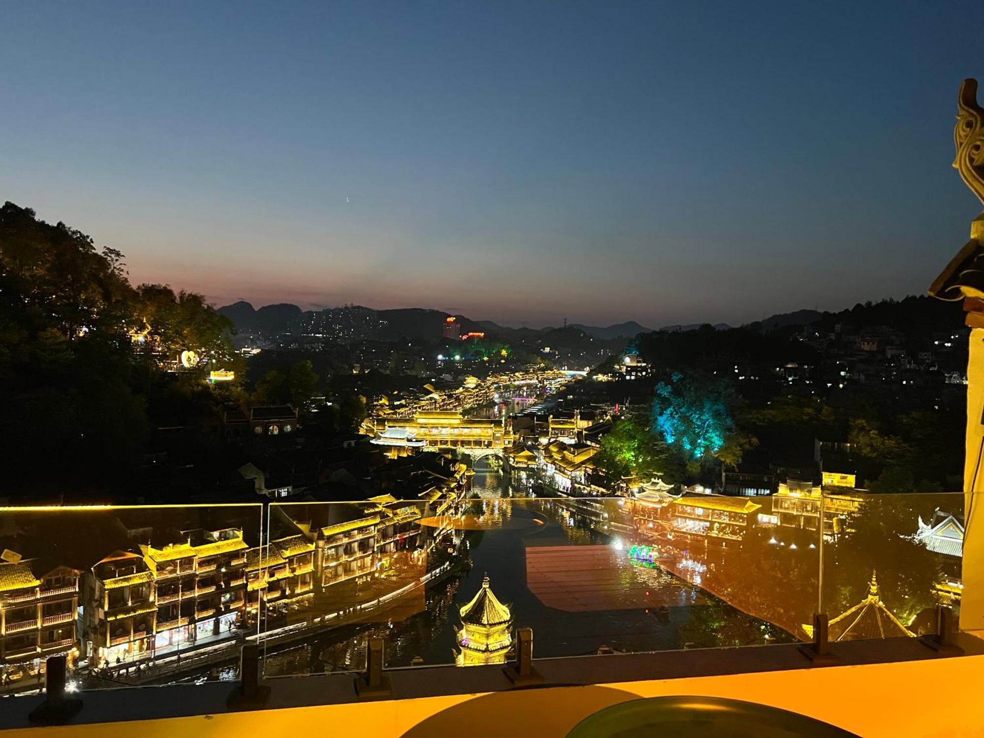 Phoenix Best River View B&B Fenghuang Extérieur photo