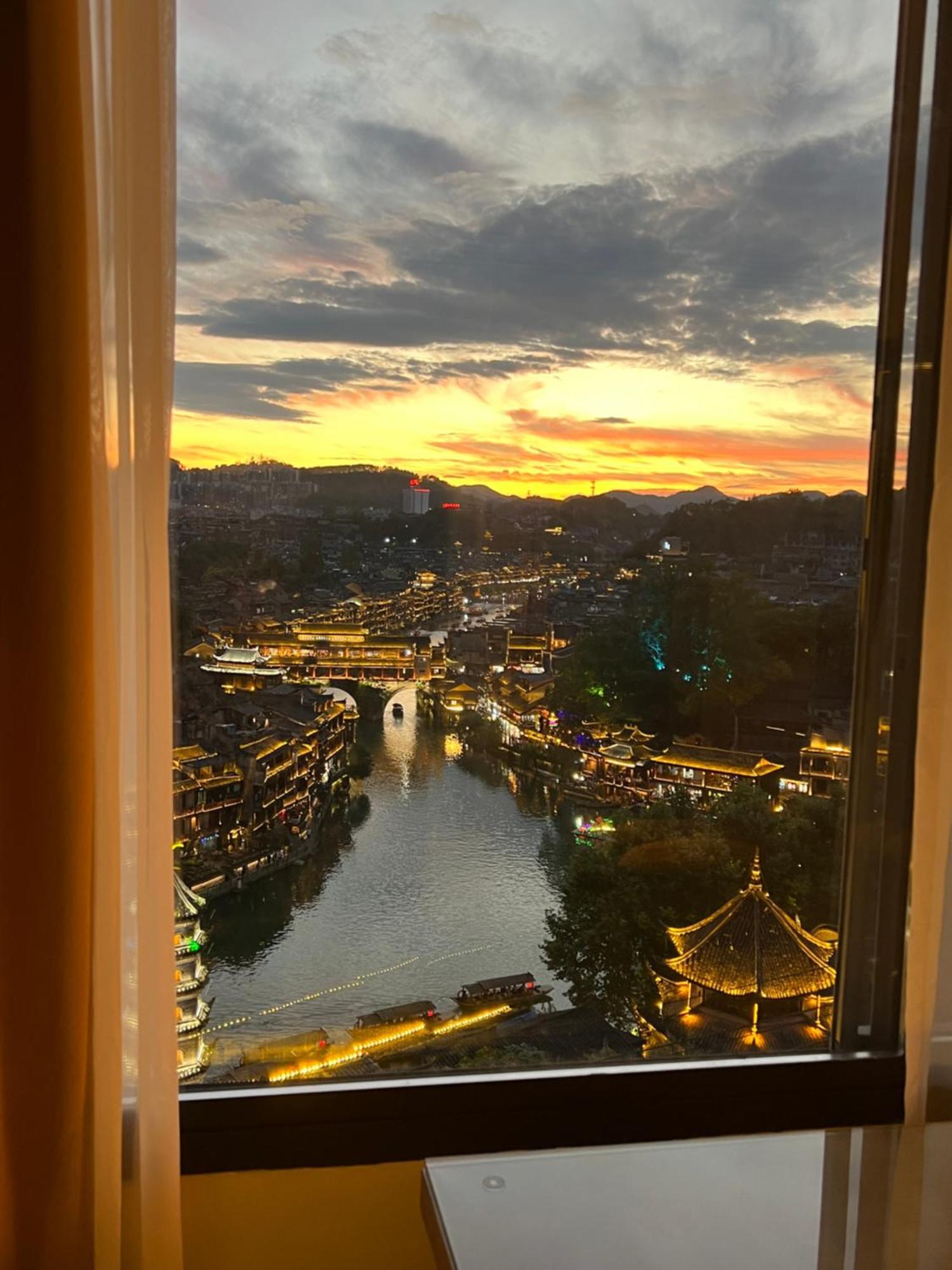 Phoenix Best River View B&B Fenghuang Extérieur photo